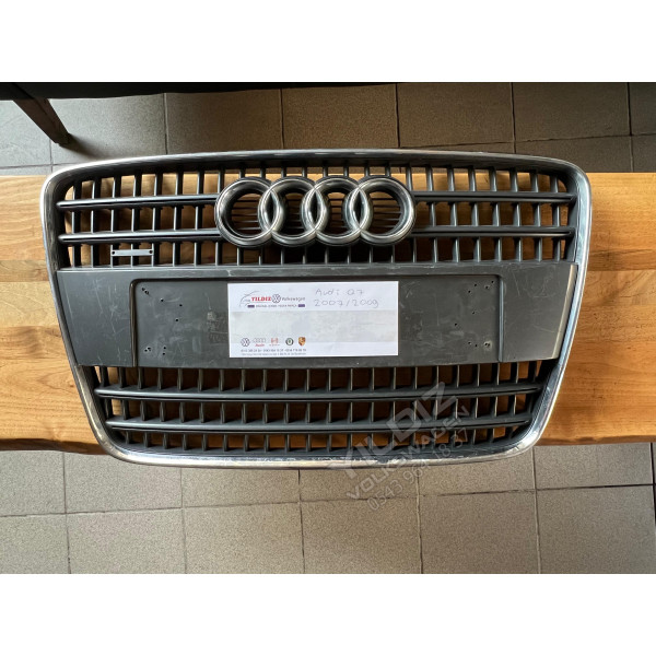 Audi Q7 4L083651 Çıkma Ön Panjur 2013-2016
